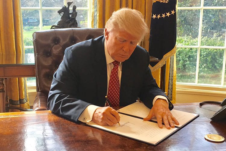 Donald Trump firmó una nueva orden ejecutiva en materia de migración