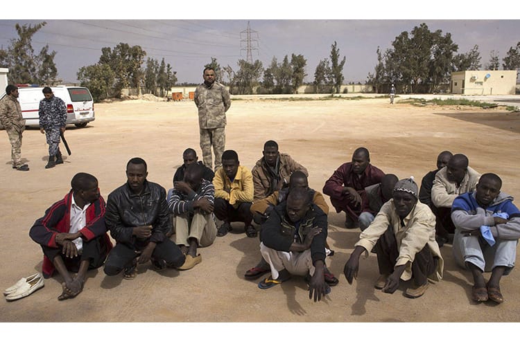 Libia vende a jóvenes migrantes africanos como esclavos, alerta la OIM