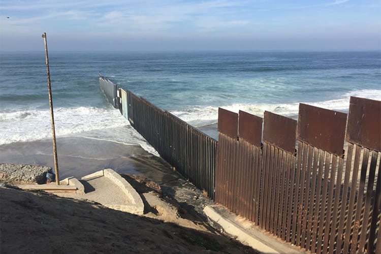 La Cámara de Representantes aprobó una ley presupuestaria por 1.3 billones de dólares, esta contempla fondos para la construcción del muro fronterizo y deja fuera a los dreamers.