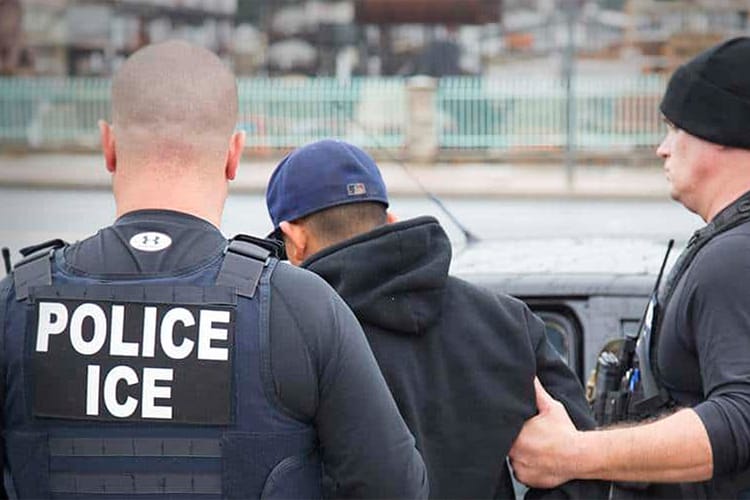 El gobierno intensificó la deportación de los migrantes que cruzaron la fronteray buscan obtener una visa mientras huyen de la violencia criminal.
