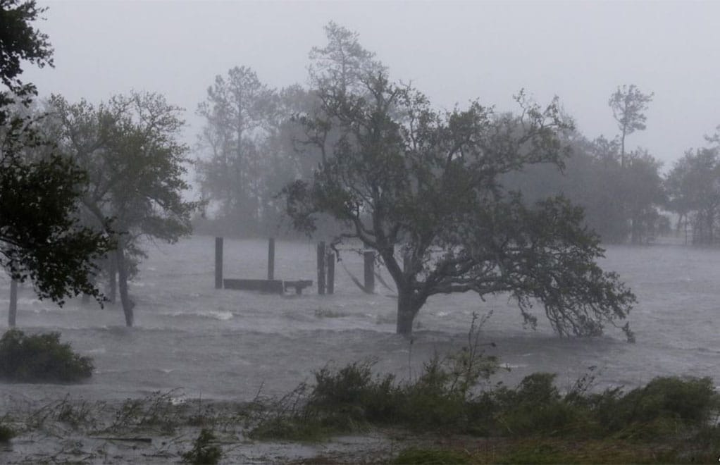 El huracán Florence tocó en Wrightsville Beach, con vientos sostenidos de 150 kilómetros por hora, ya en categoría 1.