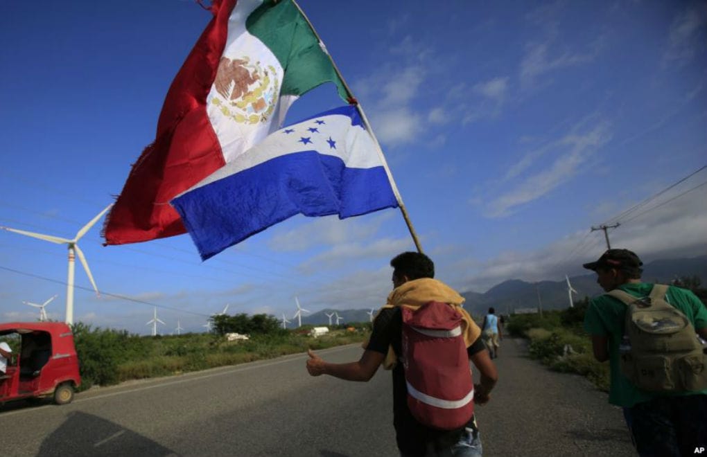 Desde que las 7 mil personas centroamericanas iniciaron su recorrido por territorio mexicano han sido víctimas de hostigamiento por las autoridades | Foto: Voz de América