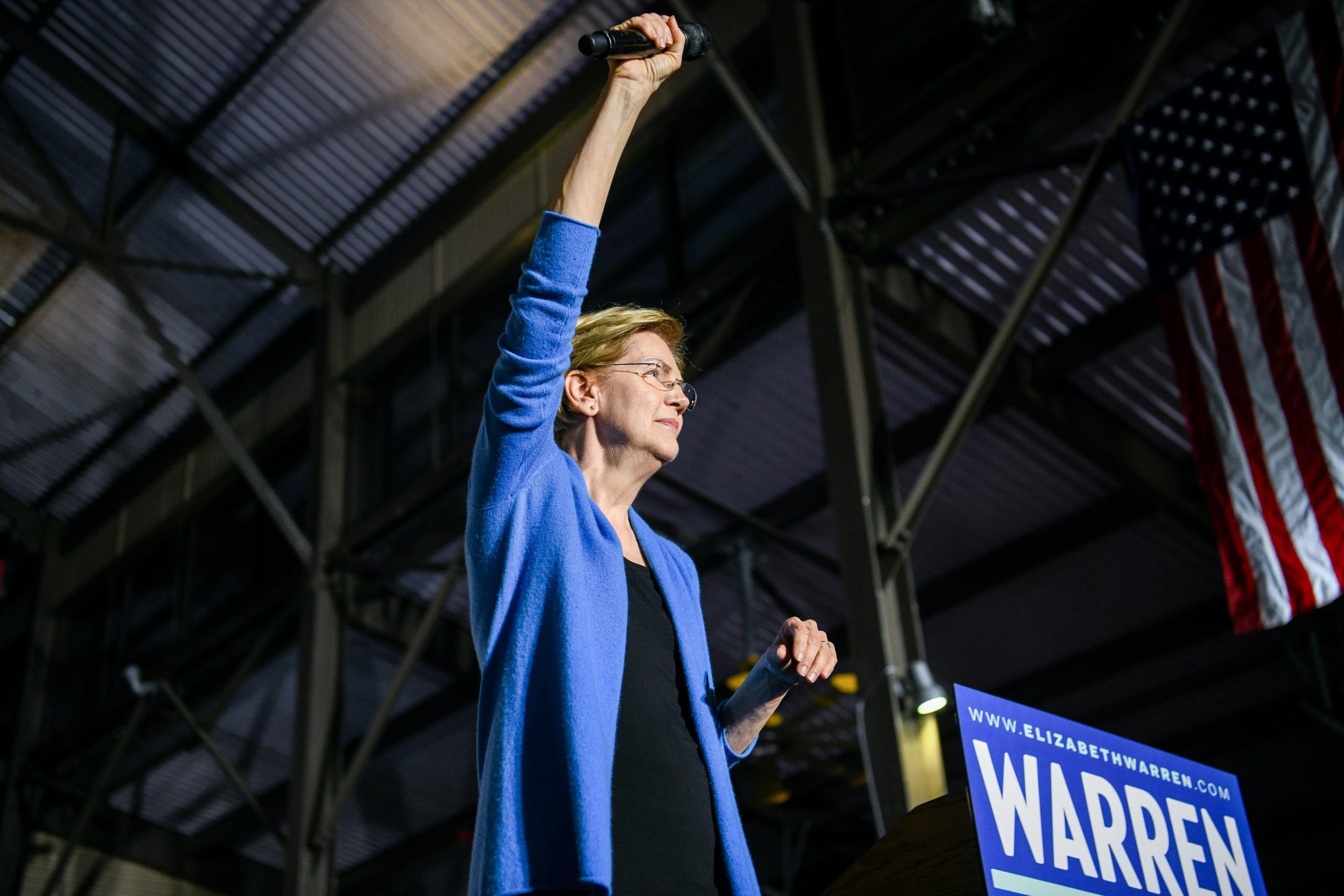 Elizabeth Warren deja la contienda demócrata