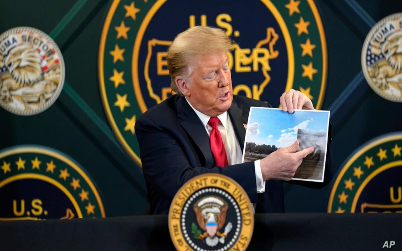 Trump celebra los avances del muro fronterizo con México