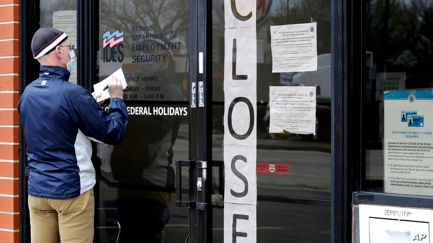 Por 20 semanas consecutivas las solicitudes de beneficios por desempleo en Estados Unidos han superado la cifra de un millón. Foto: AP, VOA