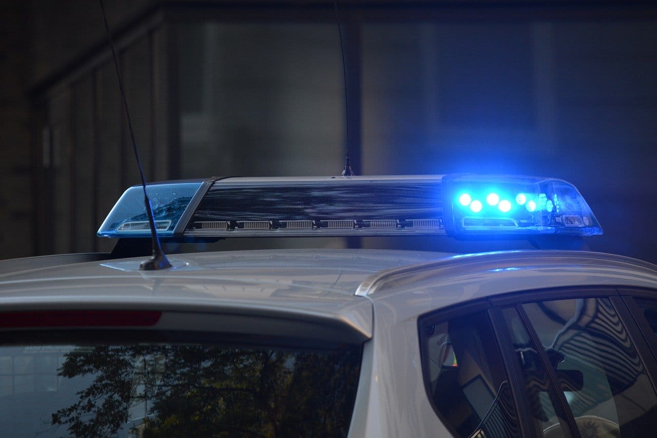 Los detenidos aseguran que los agentes de ICE se hicieron pasar por policías para detenerlos en sus automóviles. Foto: Pixabay.