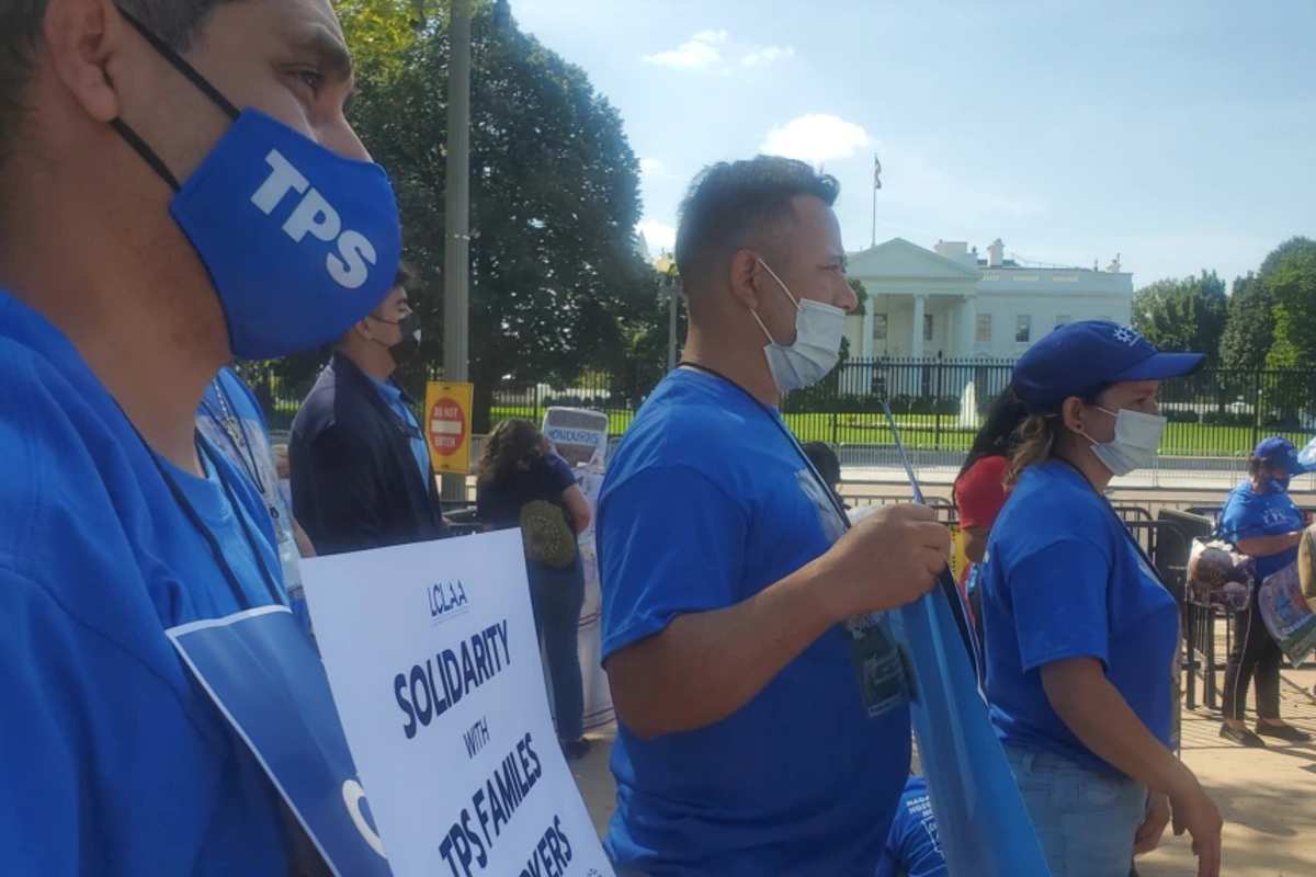 Beneficiados del TPS aglutinados en la Alianza Nacional se manifiestan en DC | Foto: Voz de América