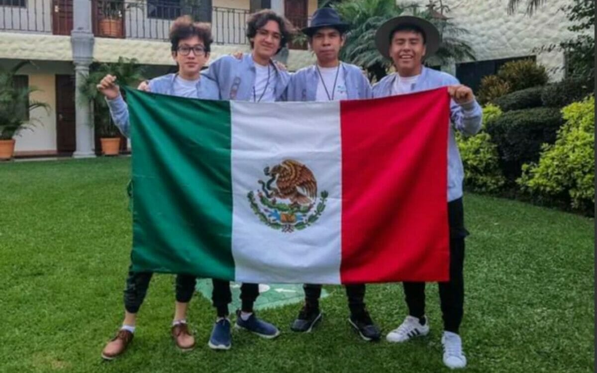 México consigue tres medallas de oro y una de plata en la Olimpiada Matemática.